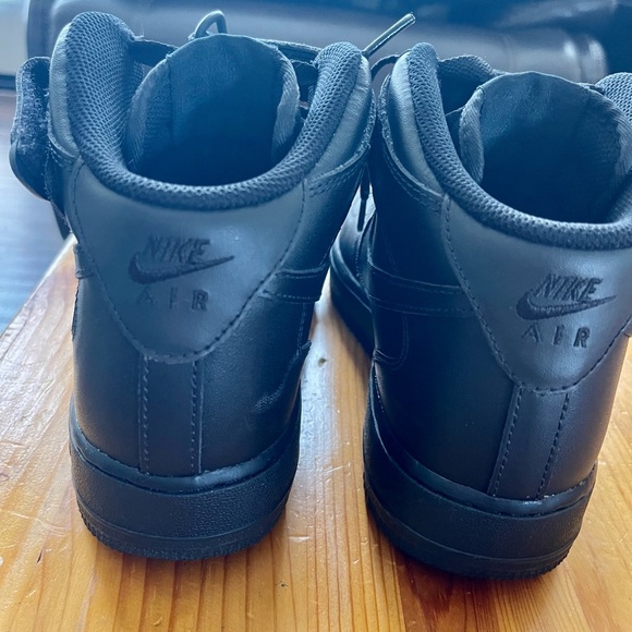 Nike Men's AIR Force 1 '07 Basketball Shoes - Picture 8 of 9